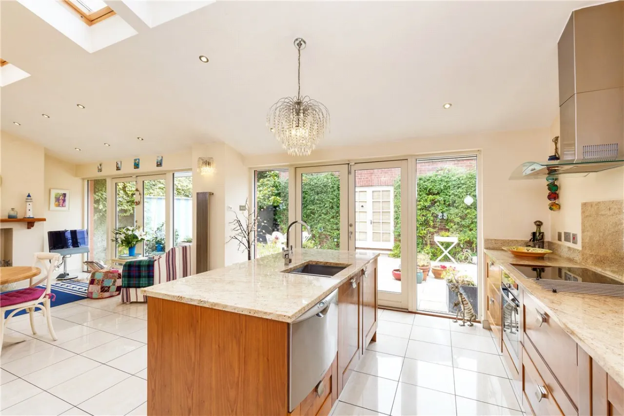 Photo of 74 Howth Road, Clontarf, Dublin 3, D03 AH98