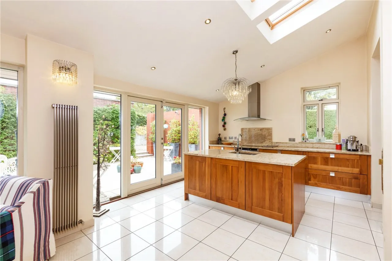 Photo of 74 Howth Road, Clontarf, Dublin 3, D03 AH98