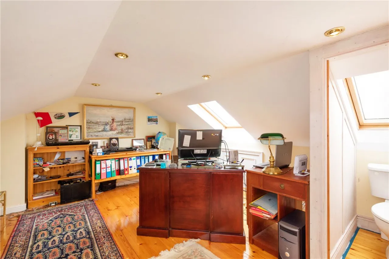 Photo of 74 Howth Road, Clontarf, Dublin 3, D03 AH98