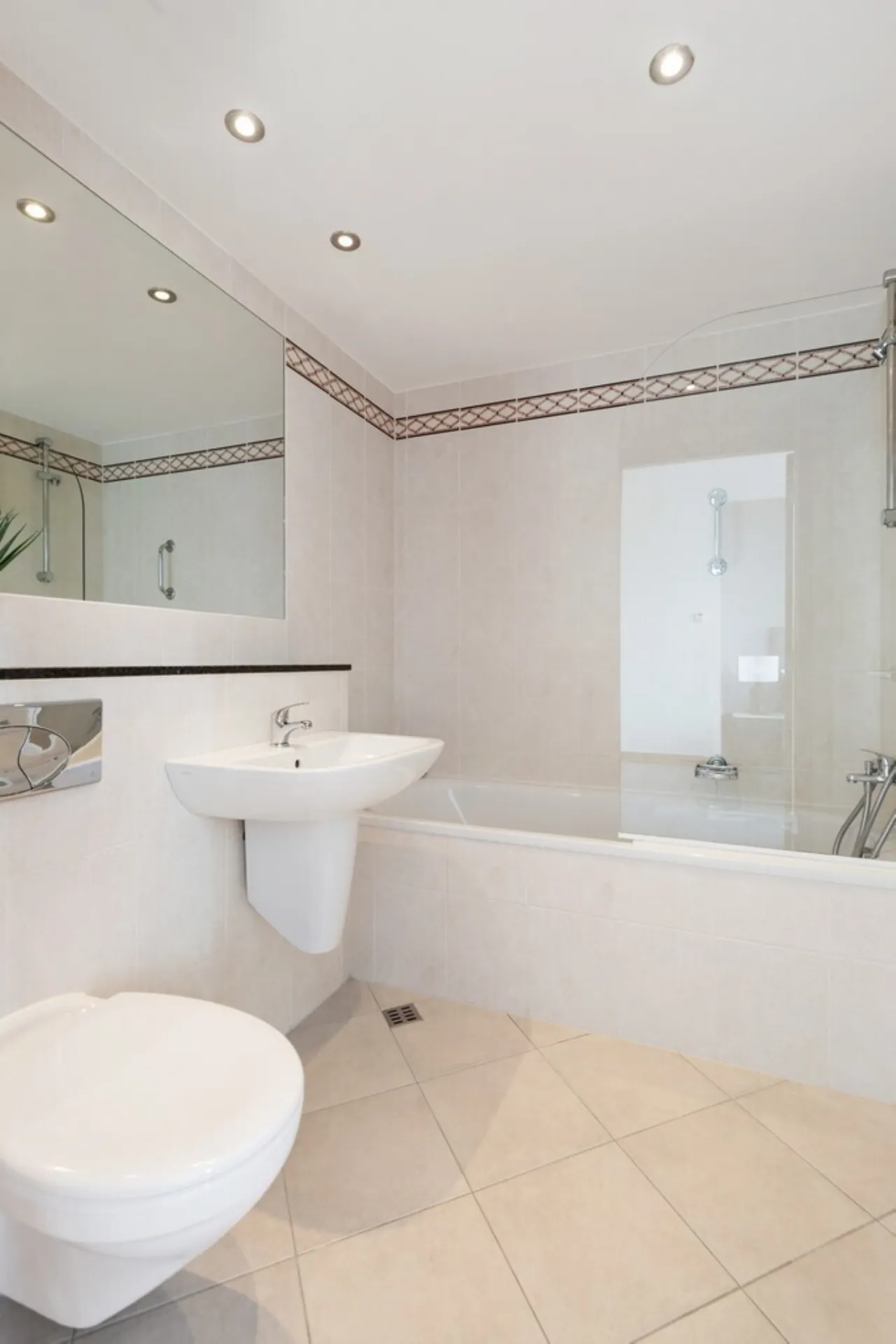 Photo of 24 The Links, Elmpark Green, Merrion, Dublin 4, D04 H426