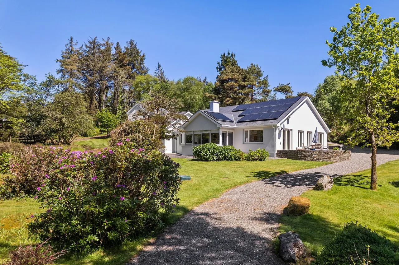 Photo of Vale Cove, Ardnaturrish Beg, Glengarriff, Co. Cork, P75 Y500