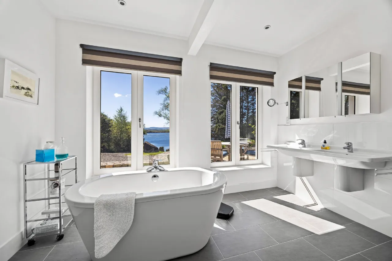 Photo of Vale Cove, Ardnaturrish Beg, Glengarriff, Co. Cork, P75 Y500