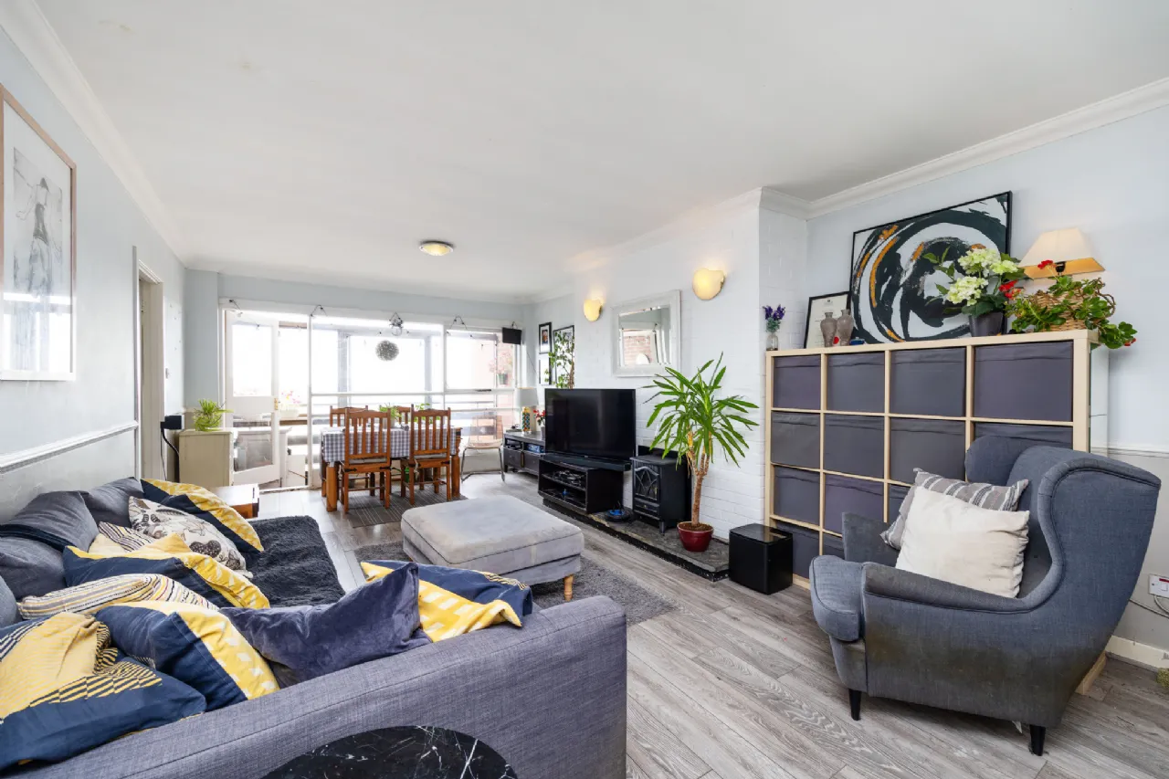 Photo of 23 Mariners Court, Sutton, Dublin 13, D05 XF65