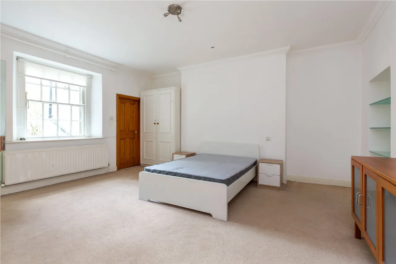 Photo of 70 Waterloo Road, Ballsbridge, Dublin 4, D04 C796