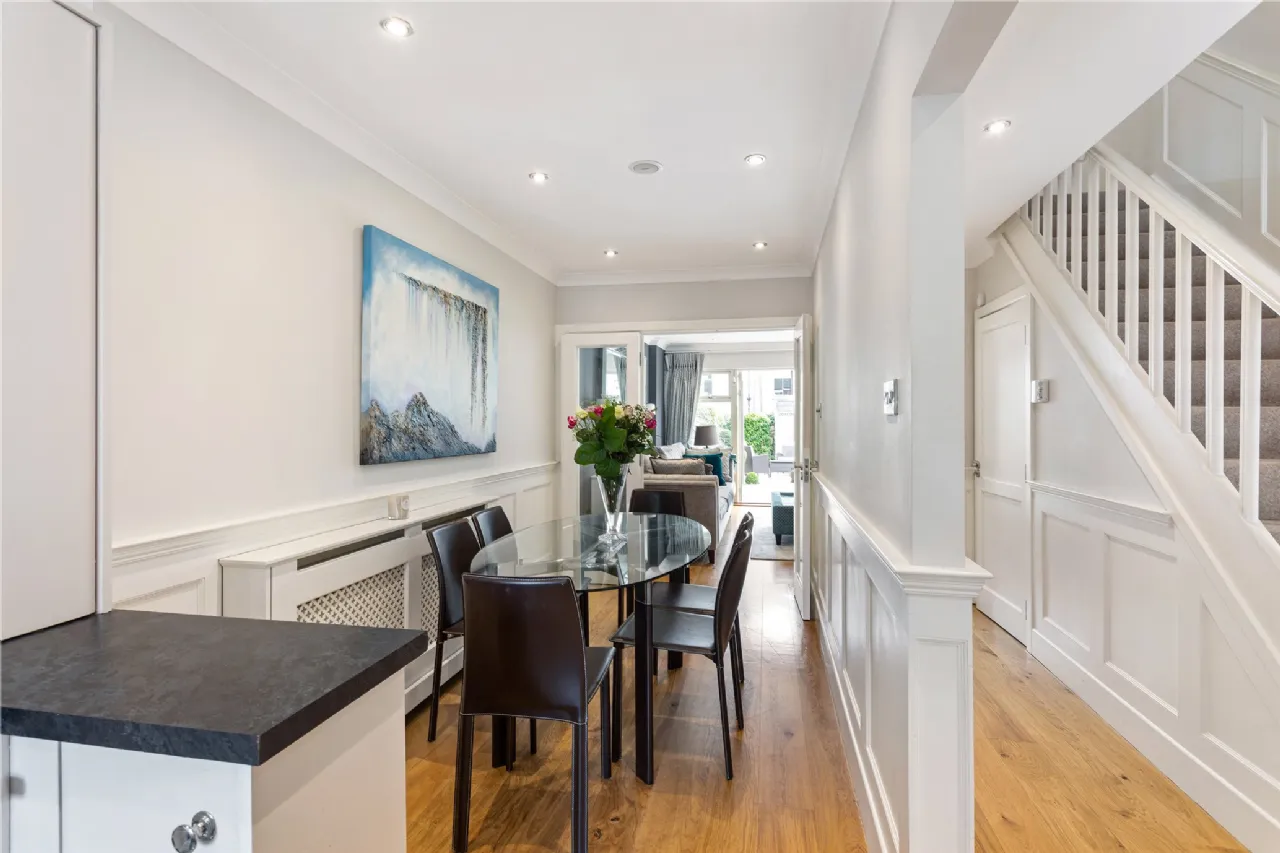 Photo of 40 Pembroke Gardens, Ballsbridge, Dublin 4, D04 T2H9