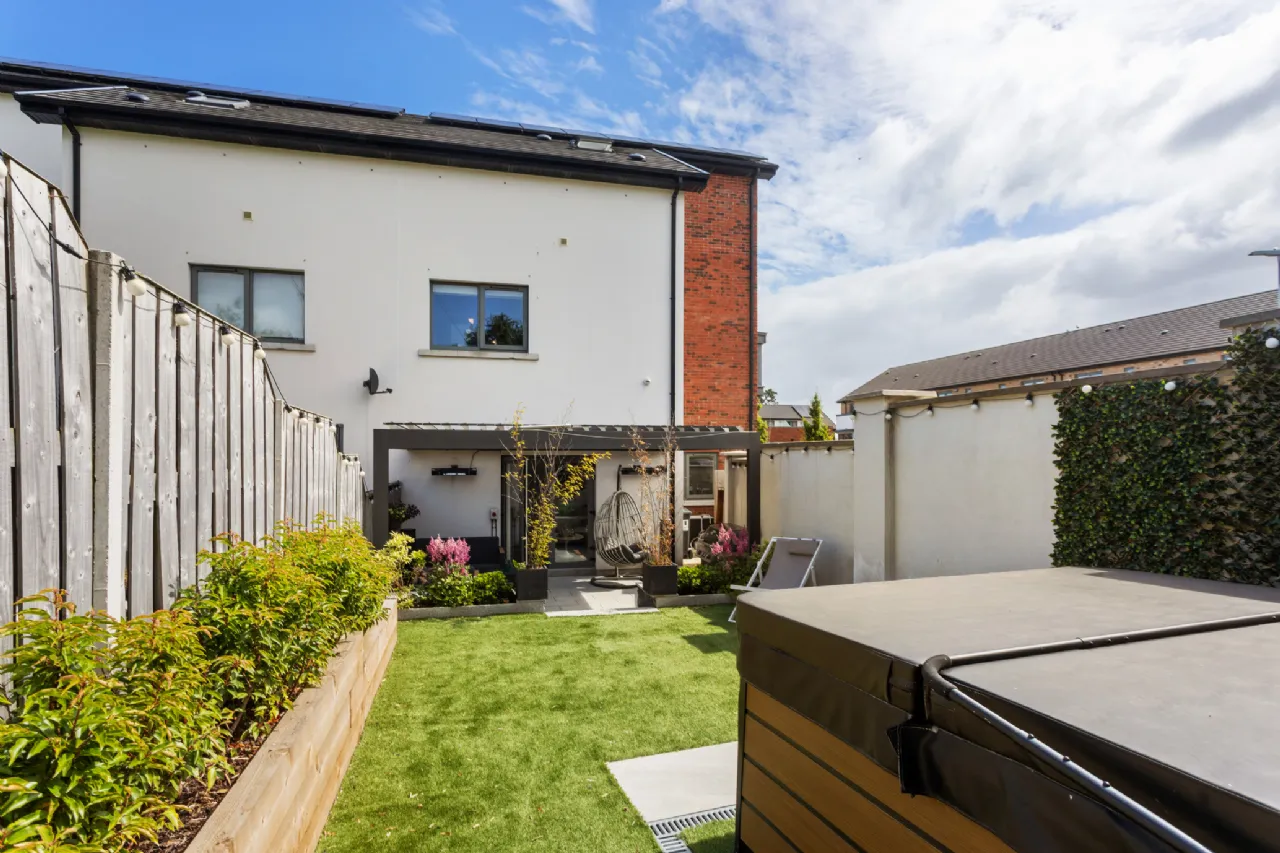 Photo of 1 Willow Glen, Glenamuck Road, Carrickmines, Dublin 18, D18 TVX4