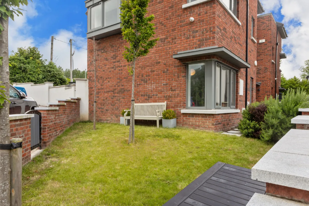 Photo of 1 Willow Glen, Glenamuck Road, Carrickmines, Dublin 18, D18 TVX4