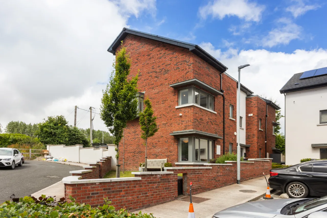 Photo of 1 Willow Glen, Glenamuck Road, Carrickmines, Dublin 18, D18 TVX4