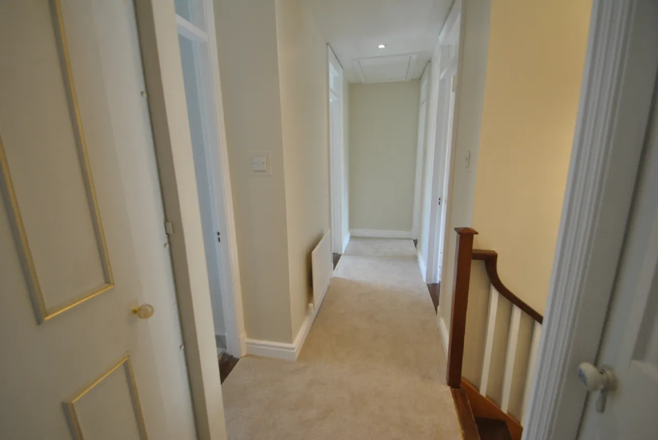 Photo of Birr Road, Roscrea, Co Tipperary, E53 A319