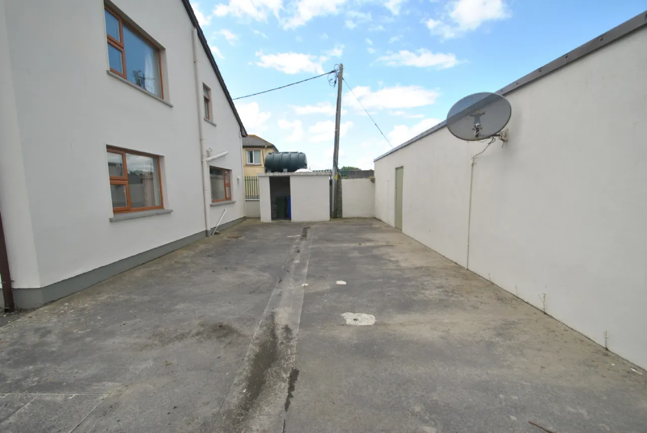 Photo of Birr Road, Roscrea, Co Tipperary, E53 A319
