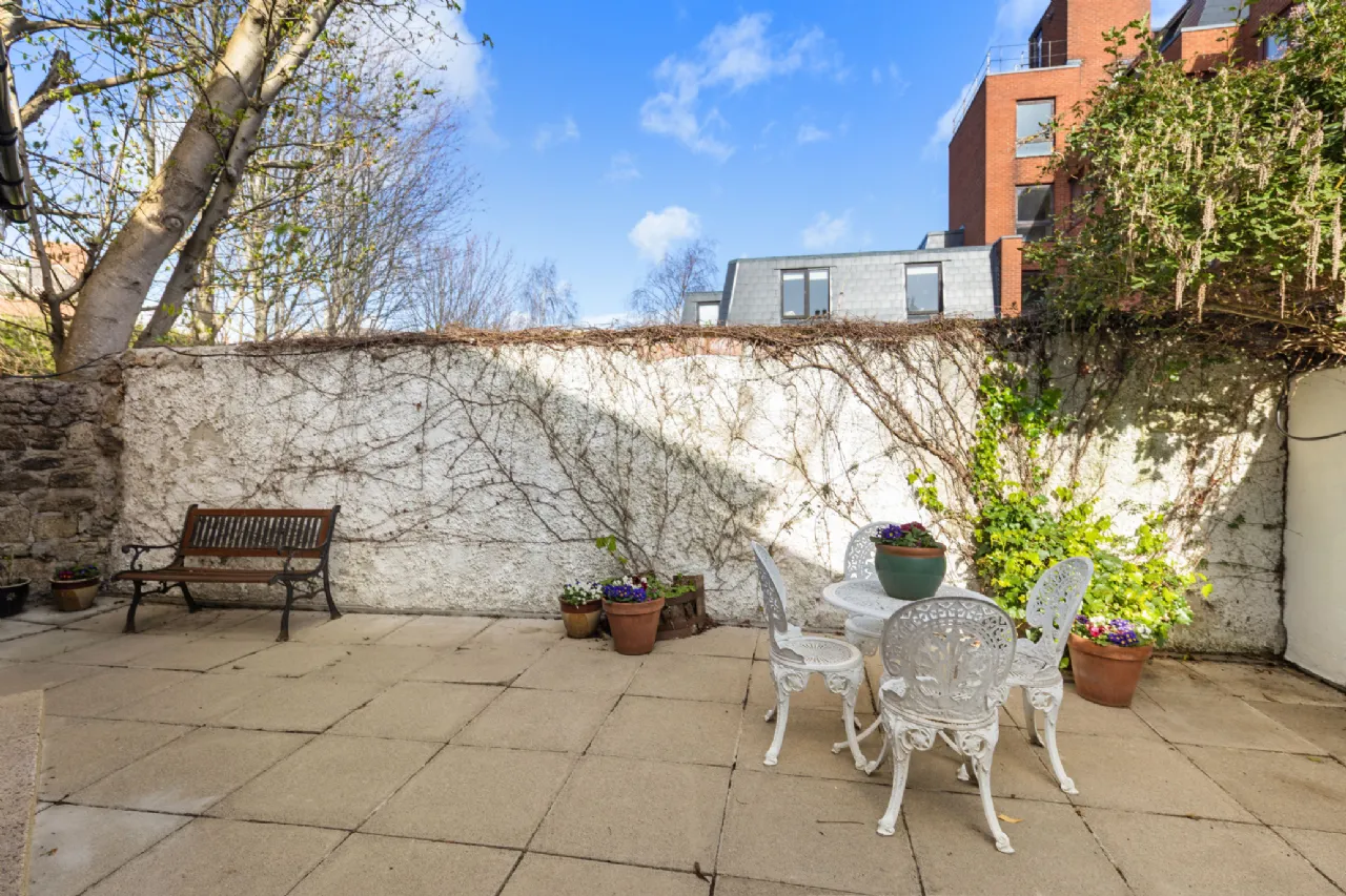 Photo of Beiginis, 14 Raglan Road, Ballsbridge, Dublin 4, D04 N5W0