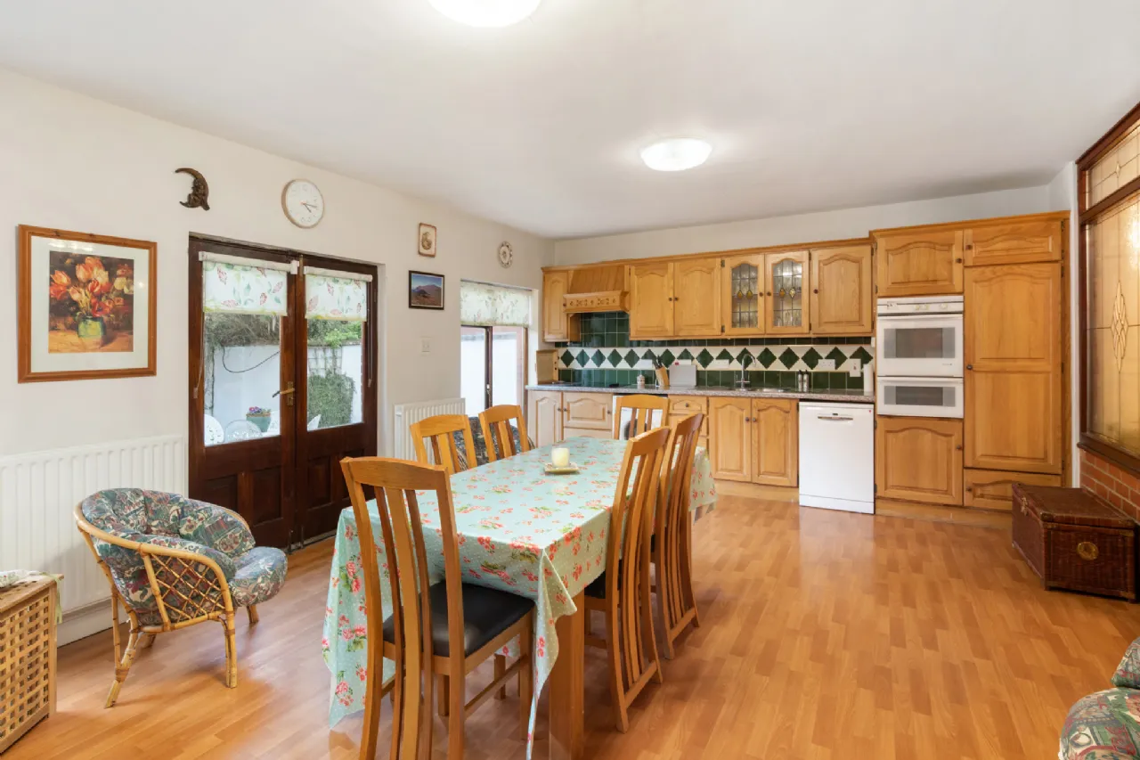 Photo of Beiginis, 14 Raglan Road, Ballsbridge, Dublin 4, D04 N5W0