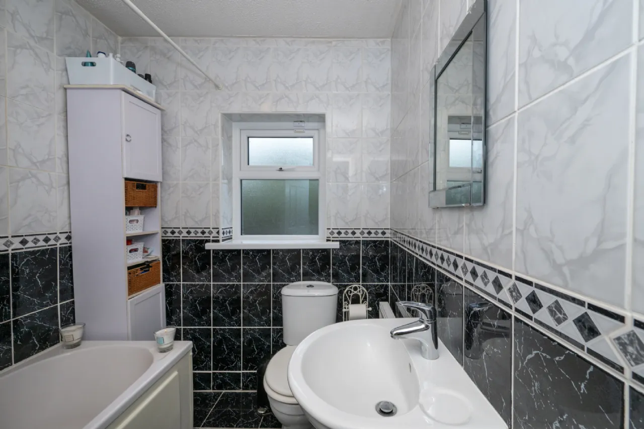 Photo of 34 The Willows, Classes Lake, Ovens, Cork, P31H525