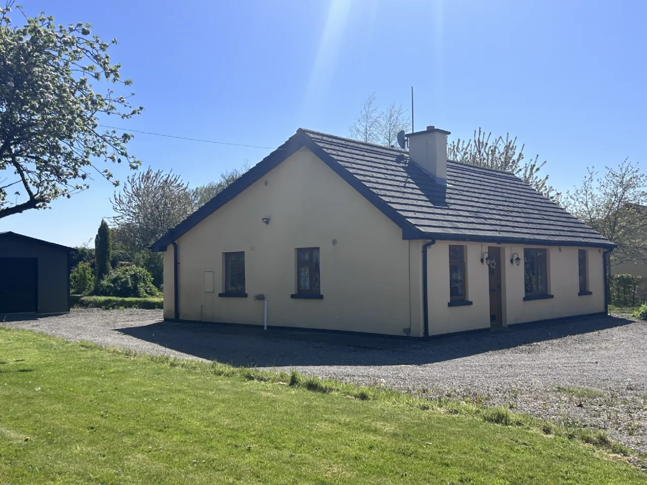 Photo of Honeysuckle Cottage, Ballinahinch, Cashel, Tipperary, E25V078