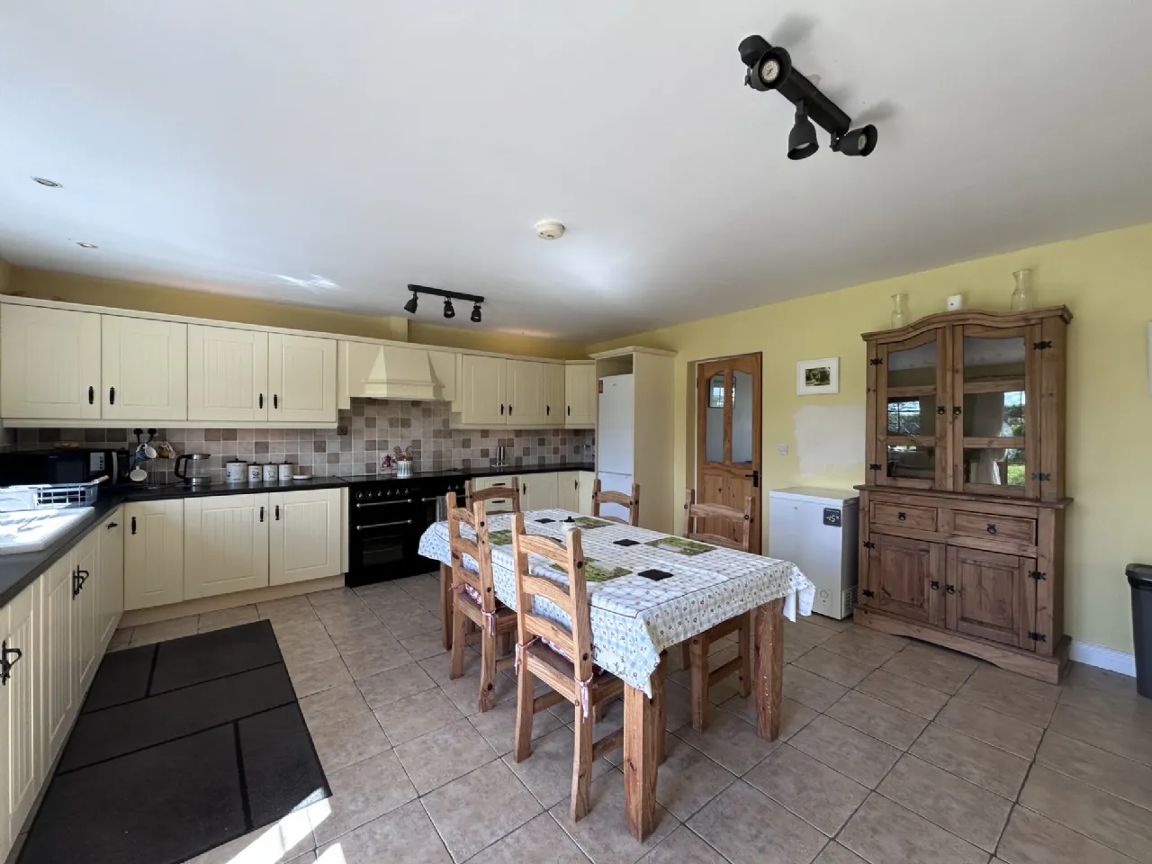 Photo of Honeysuckle Cottage, Ballinahinch, Cashel, Tipperary, E25V078