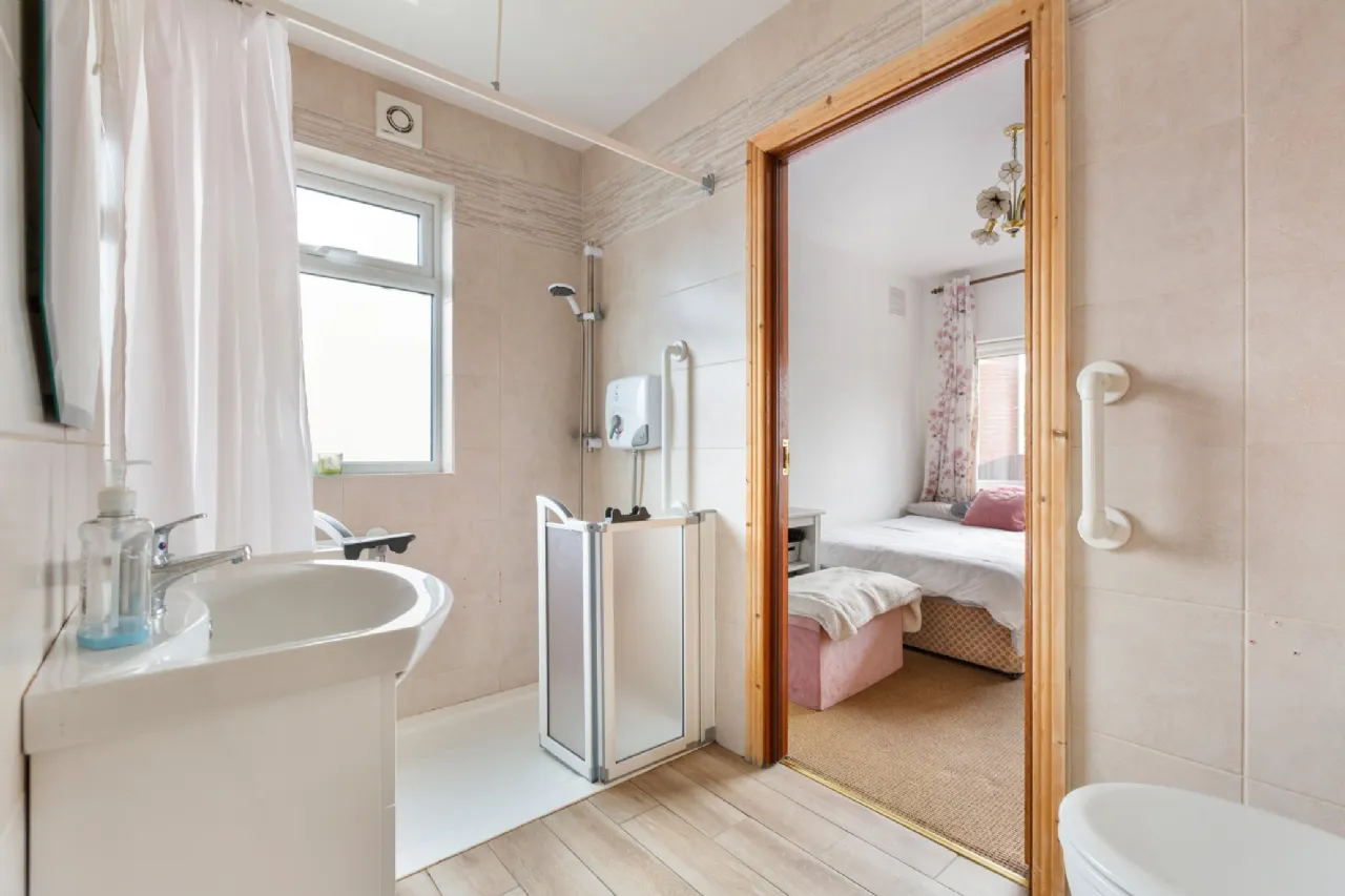 Photo of 33 Taney Avenue, Dundrum, Dublin 14, D14 R762