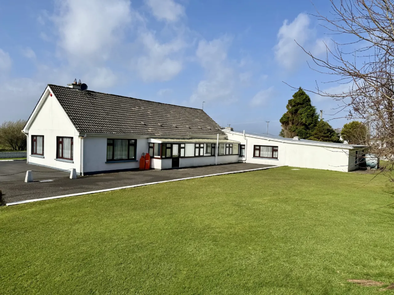 Photo of 4 Bed Plus Granny Flat, 