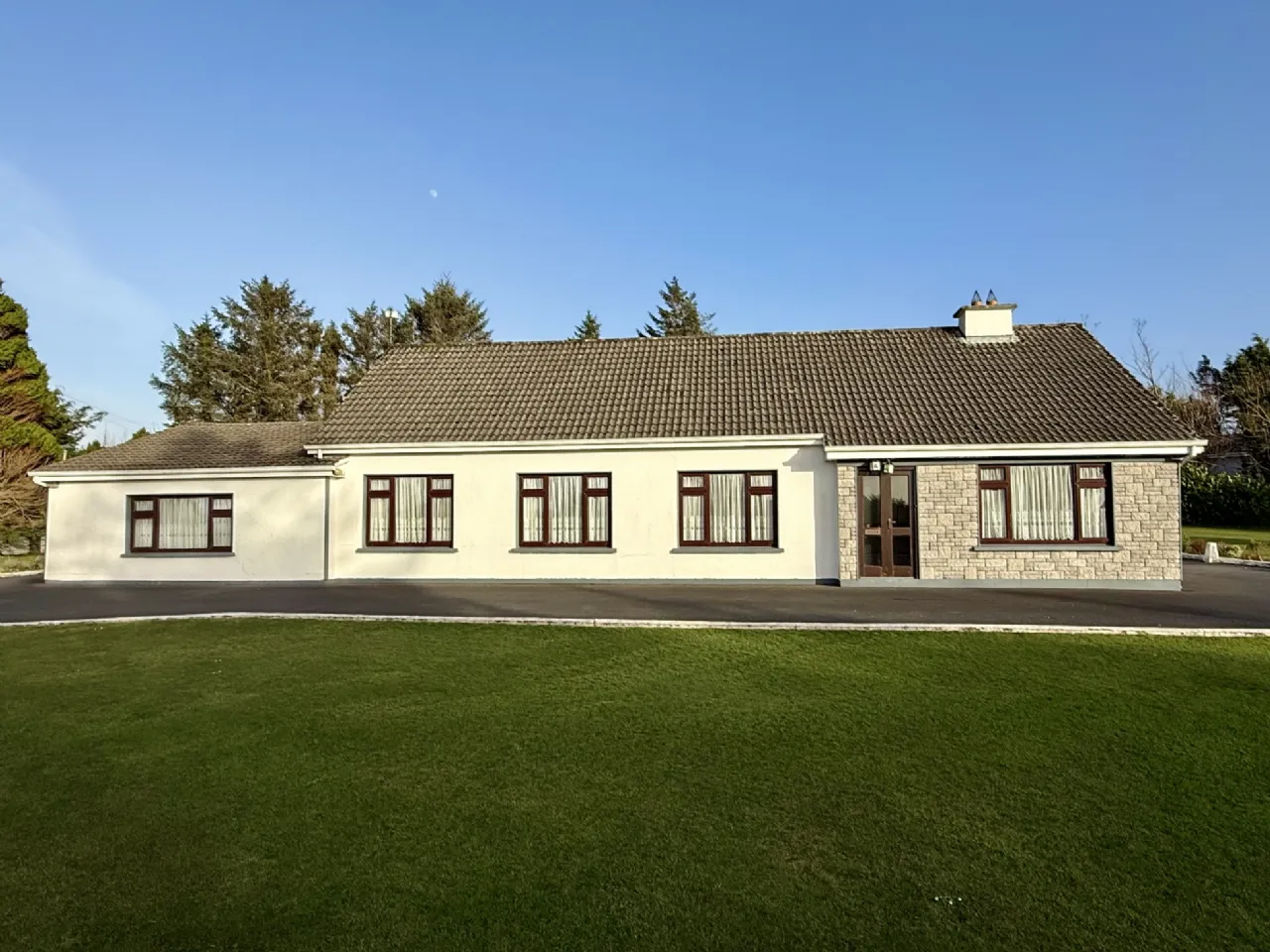 Photo of 4 Bed Plus Granny Flat, 