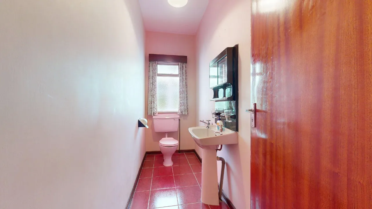 Photo of 4 Bed Plus Granny Flat, 