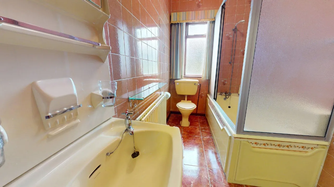 Photo of 4 Bed Plus Granny Flat, 