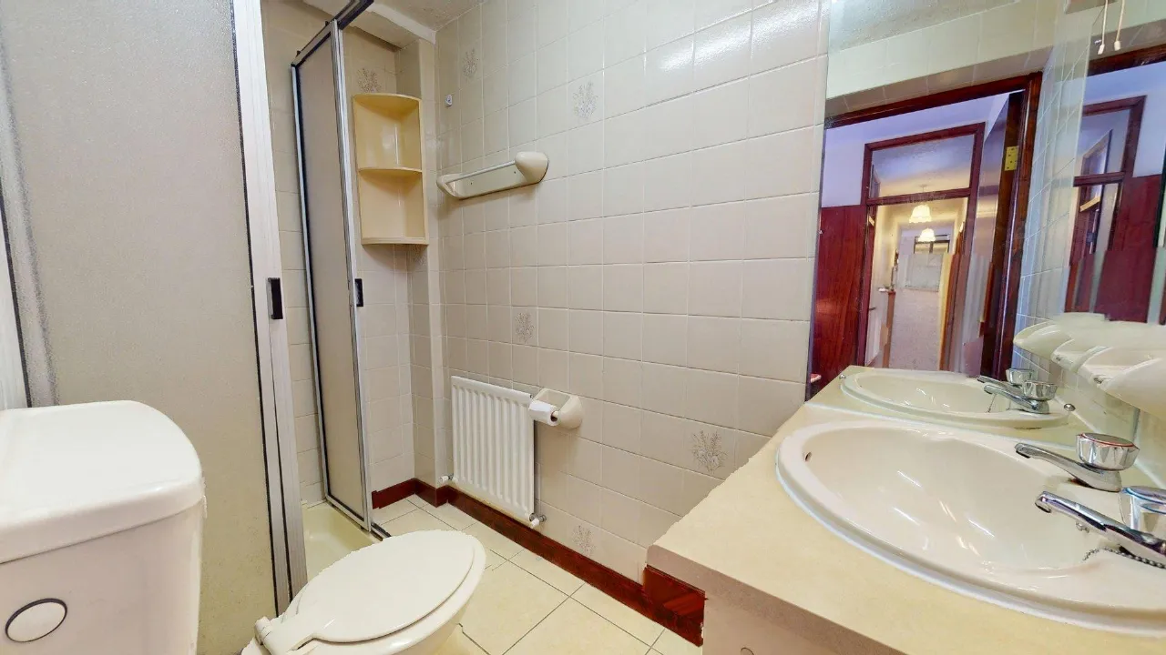 Photo of 4 Bed Plus Granny Flat, 