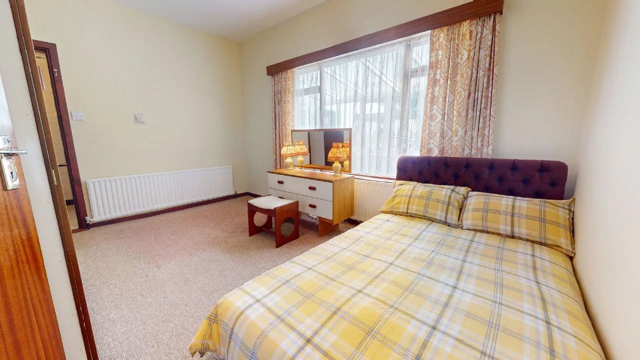 Photo of 4 Bed Plus Granny Flat, 