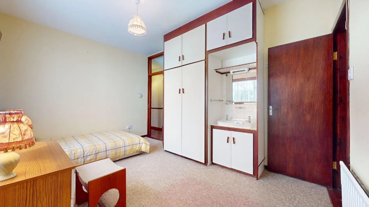 Photo of 4 Bed Plus Granny Flat, 