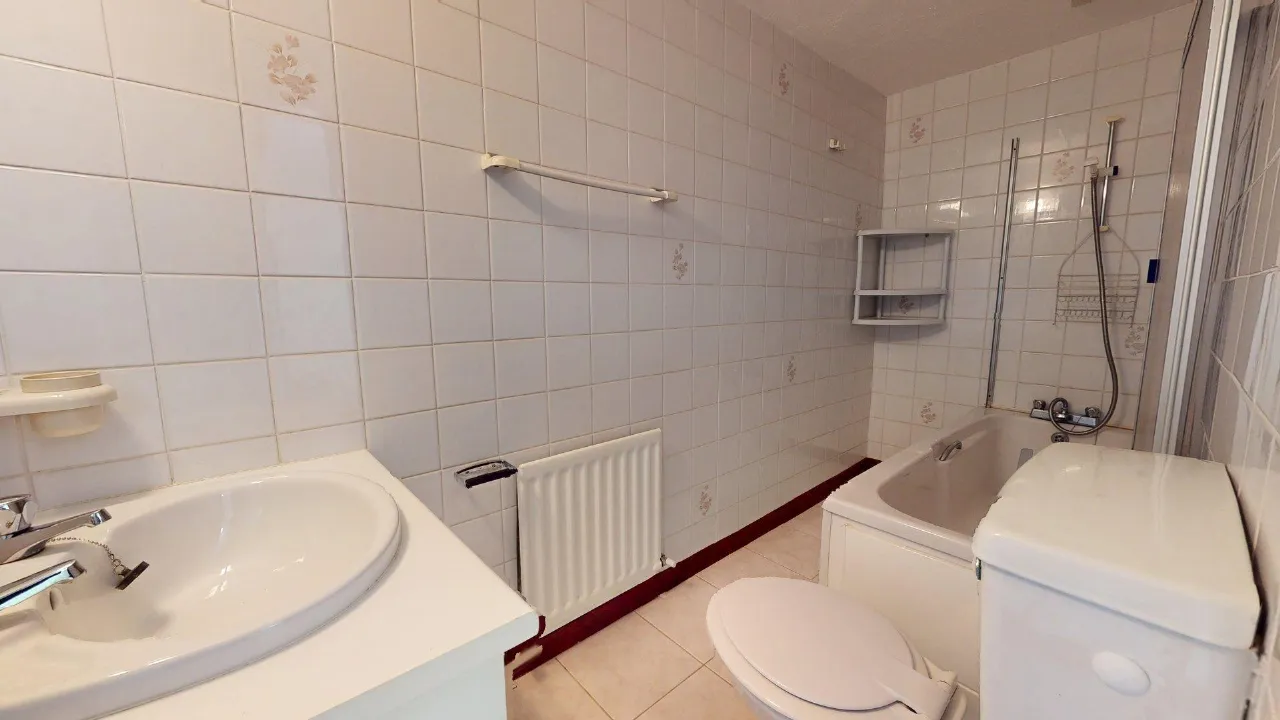 Photo of 4 Bed Plus Granny Flat, 