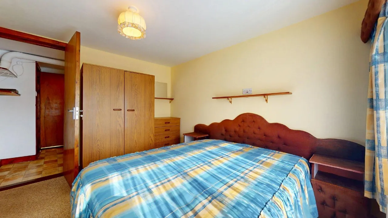 Photo of 4 Bed Plus Granny Flat, 