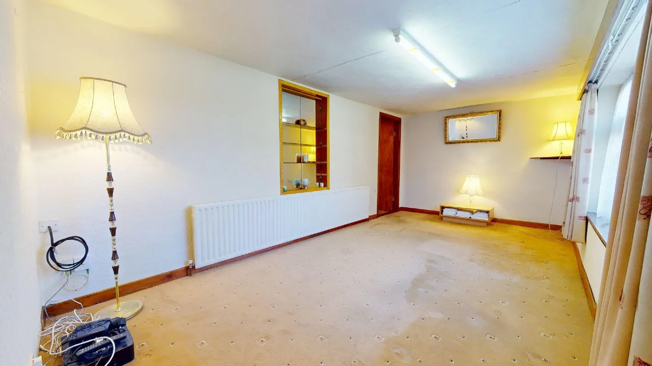 Photo of 4 Bed Plus Granny Flat, 