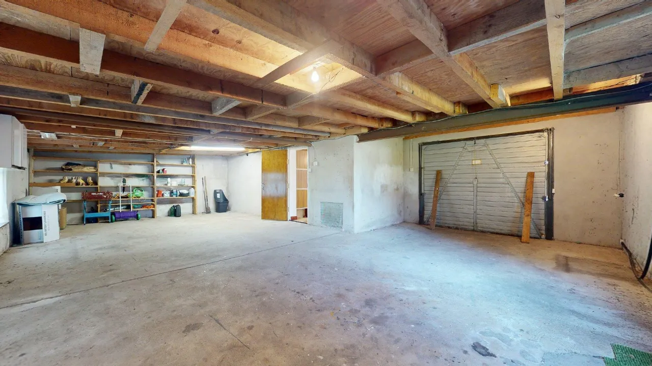 Photo of 4 Bed Plus Granny Flat, 