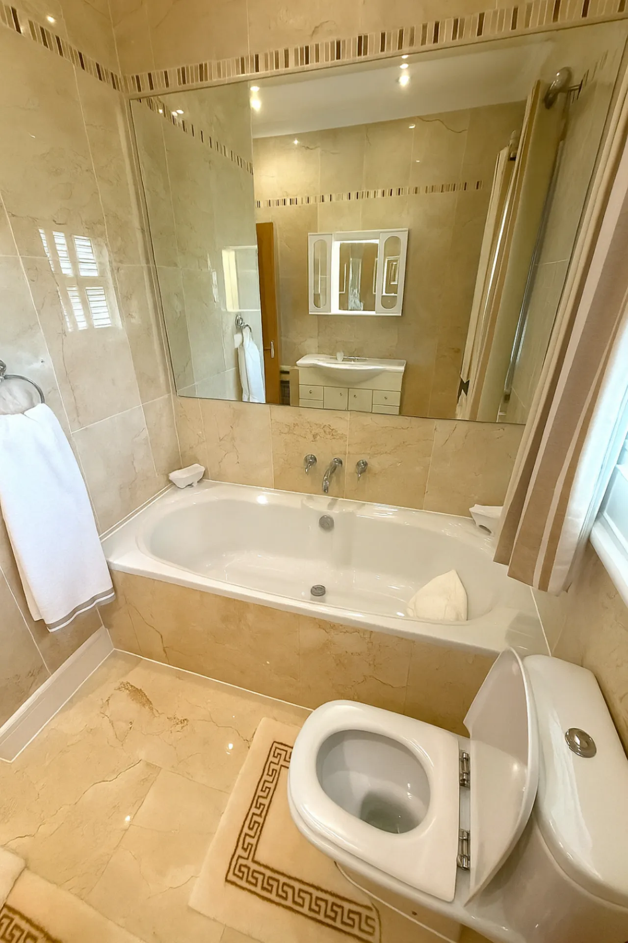 Photo of Rahoona, Lissagroom, Inishannon, Crossbarry, Co . Cork, T12 D2HV