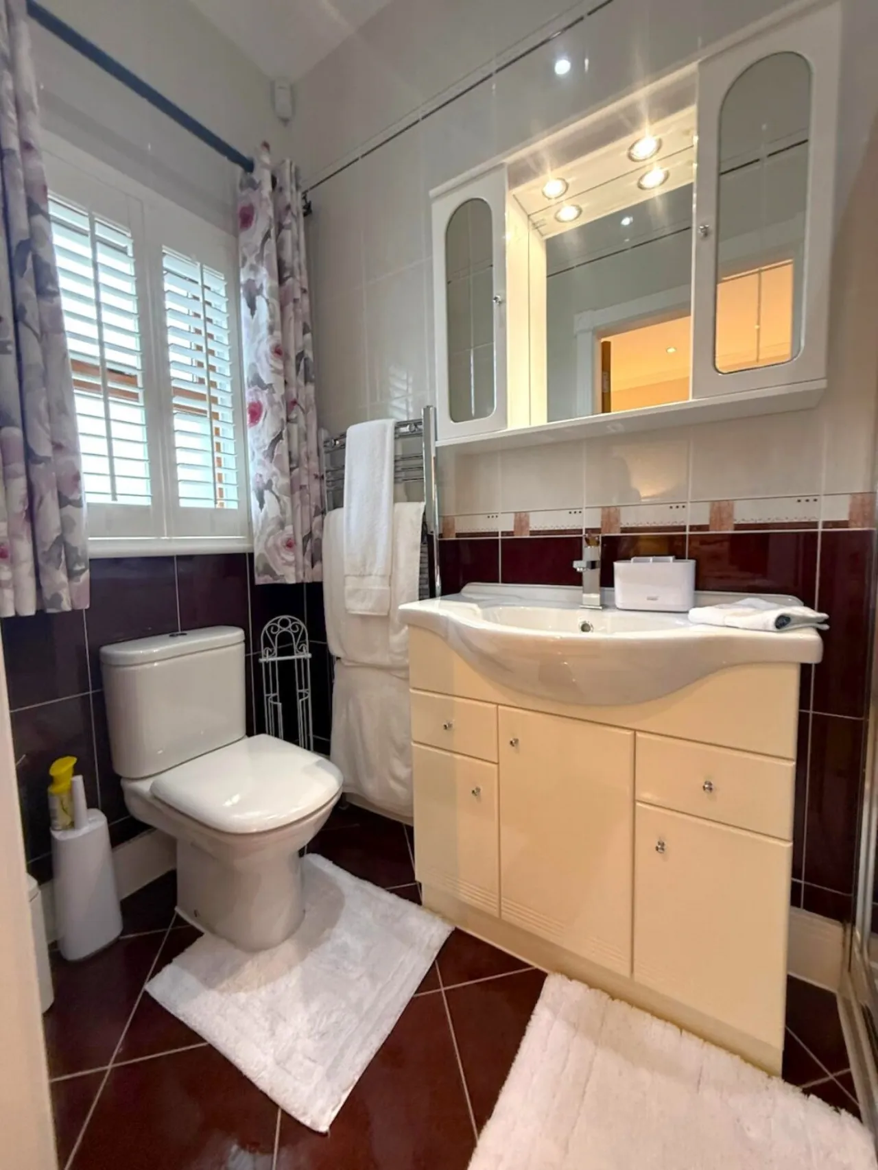 Photo of Rahoona, Lissagroom, Inishannon, Crossbarry, Co . Cork, T12 D2HV