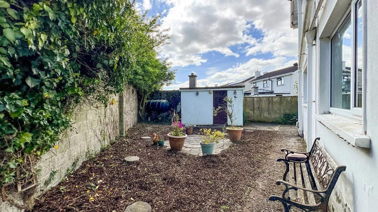 Photo of 1 Clarnwood, Freshford Road, Kilkenny, R95 HYW2