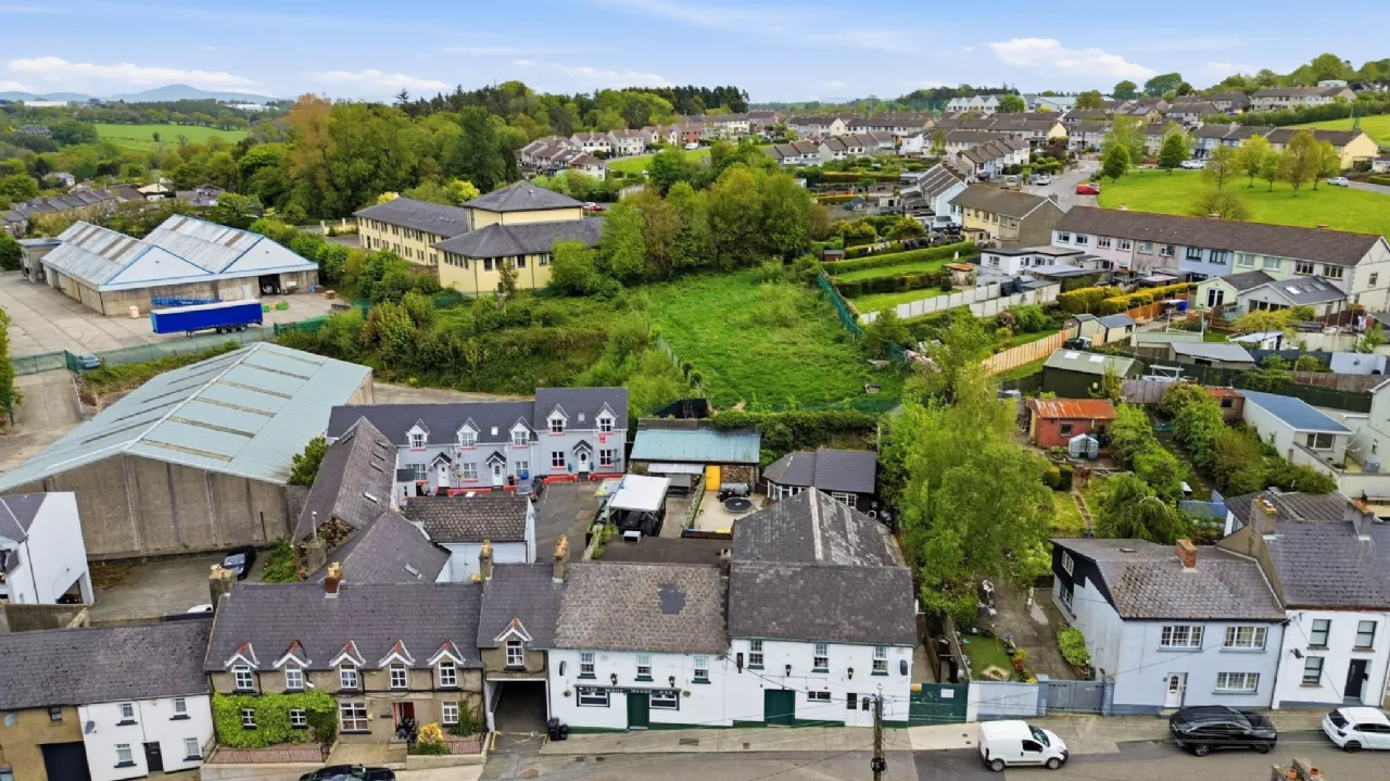 Photo of The White House Bar, 99 The Shannon, Enniscorthy, Co. Wexford, Y21 FY81