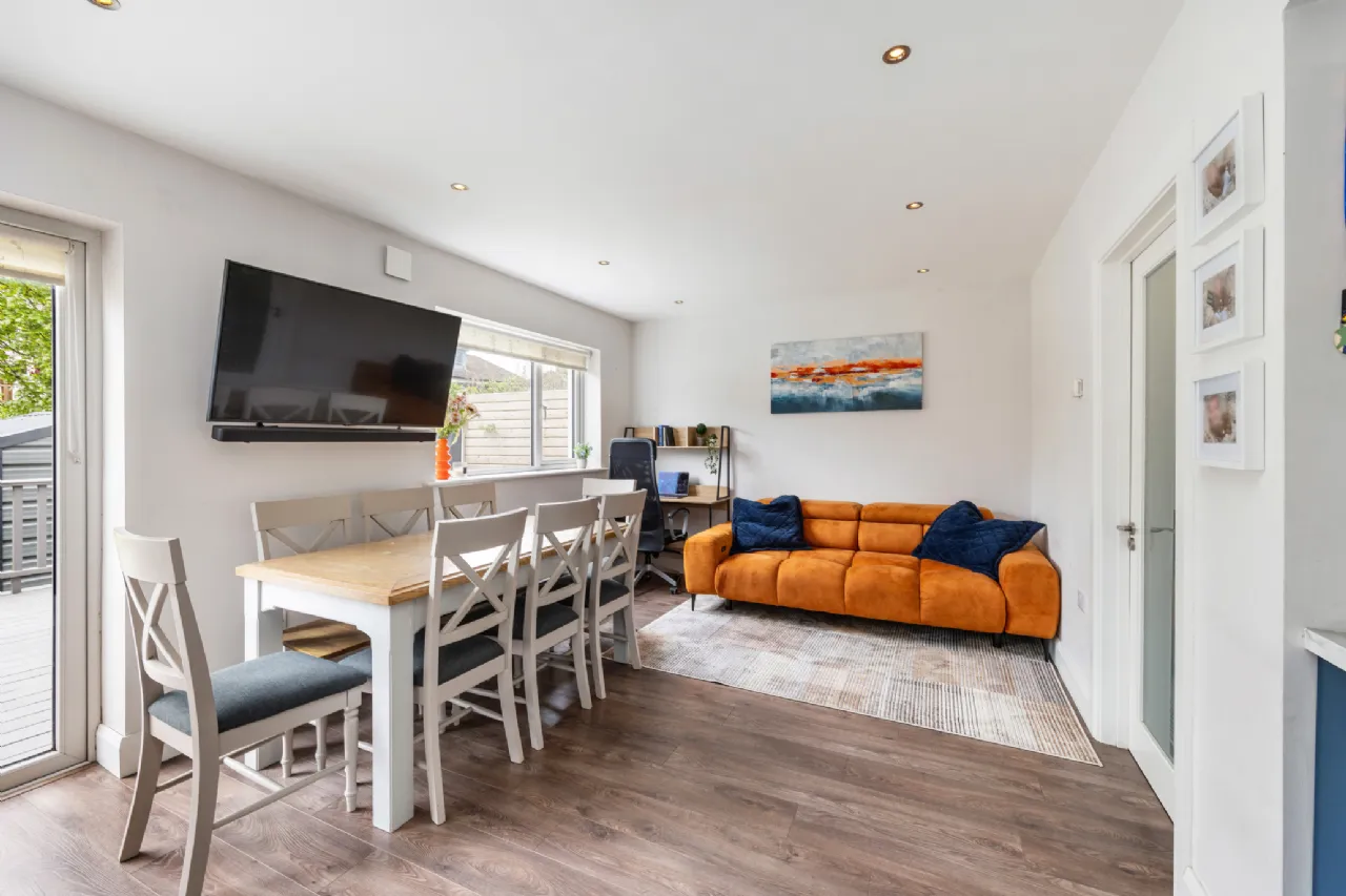 Photo of 10 Collins Park, Beaumont, Dublin 9, D09 W6V3