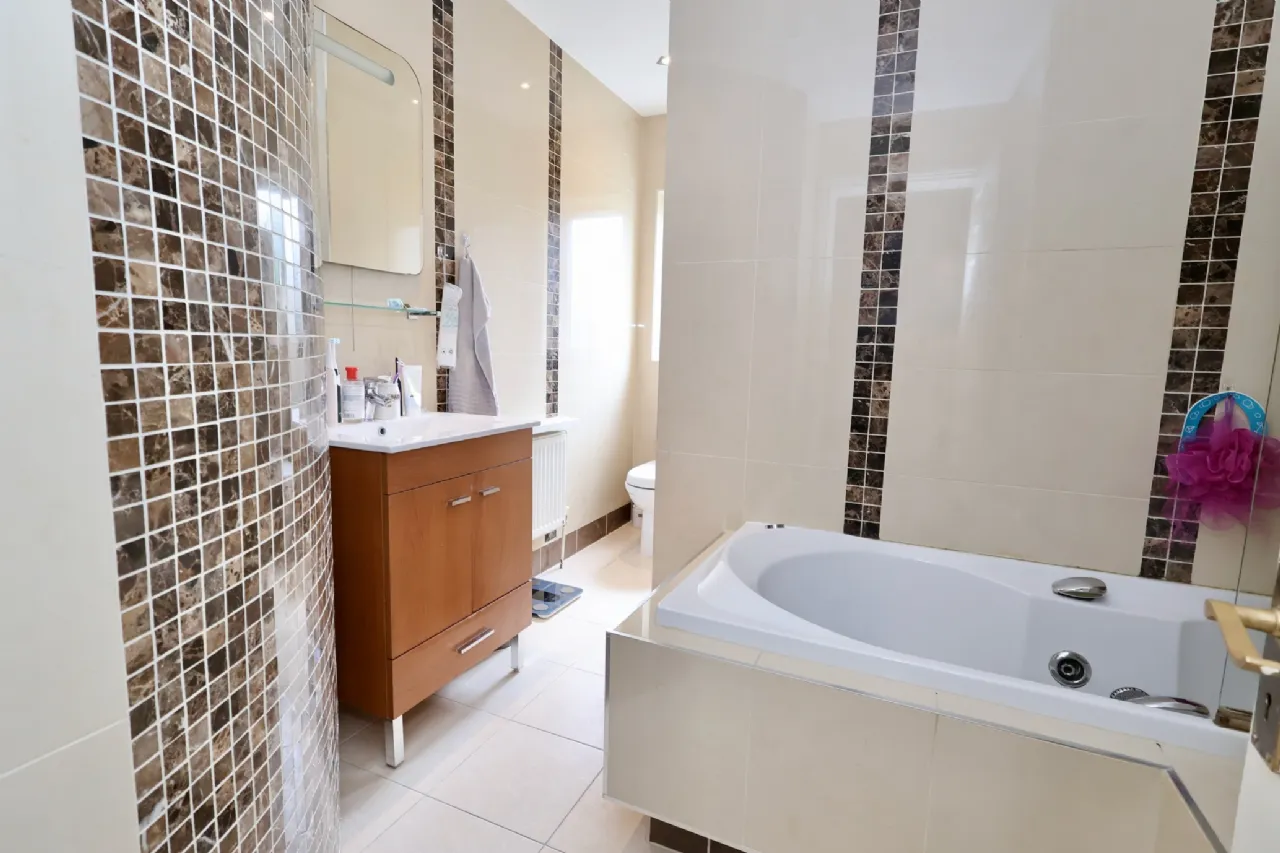 Photo of 46 Sli an Choiste, Monksland, Athlone, Co Roscommon, N37D3C6