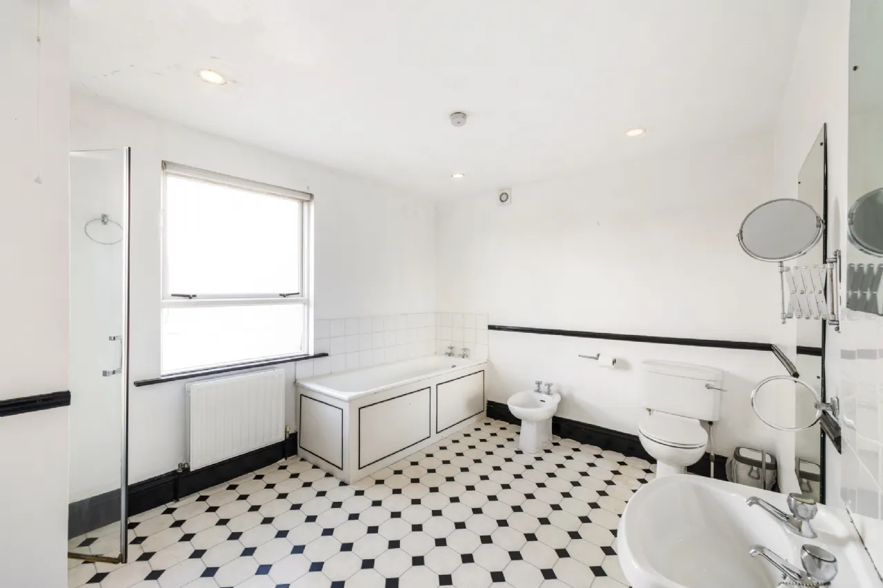 Photo of Glendalough, 44 Howth Road, Clontarf, Dublin 3, D03 P996