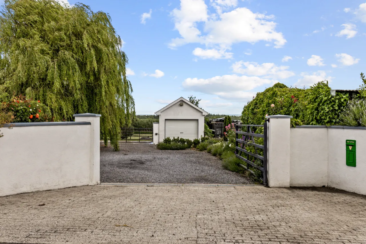 Photo of Kellyville, Ballintubbert, Co. Laois, R14 PW29