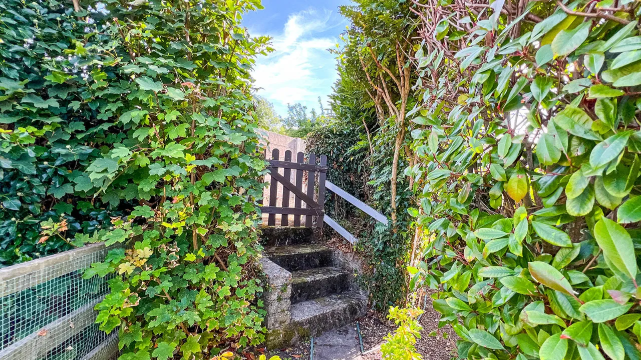 Photo of 10 Barrow Lane, Graiguenamanagh, Co Kilkenny, R95 A5F3
