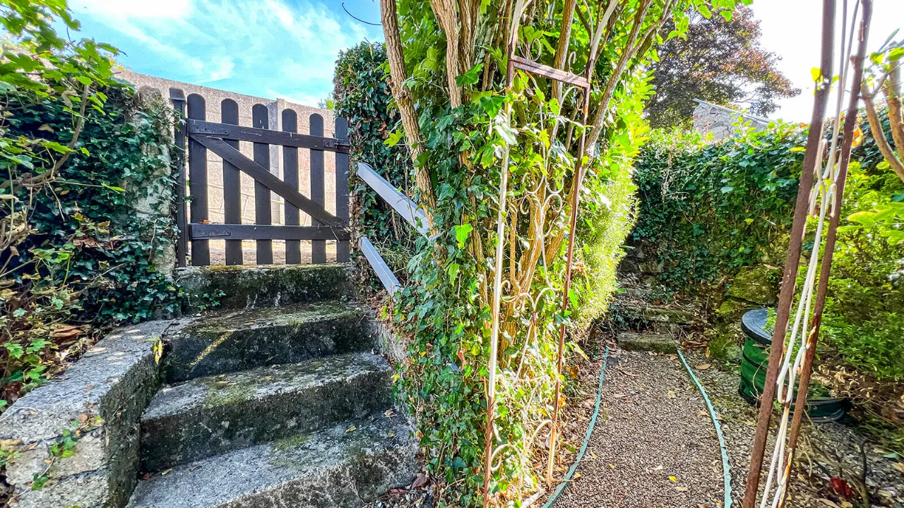 Photo of 10 Barrow Lane, Graiguenamanagh, Co Kilkenny, R95 A5F3