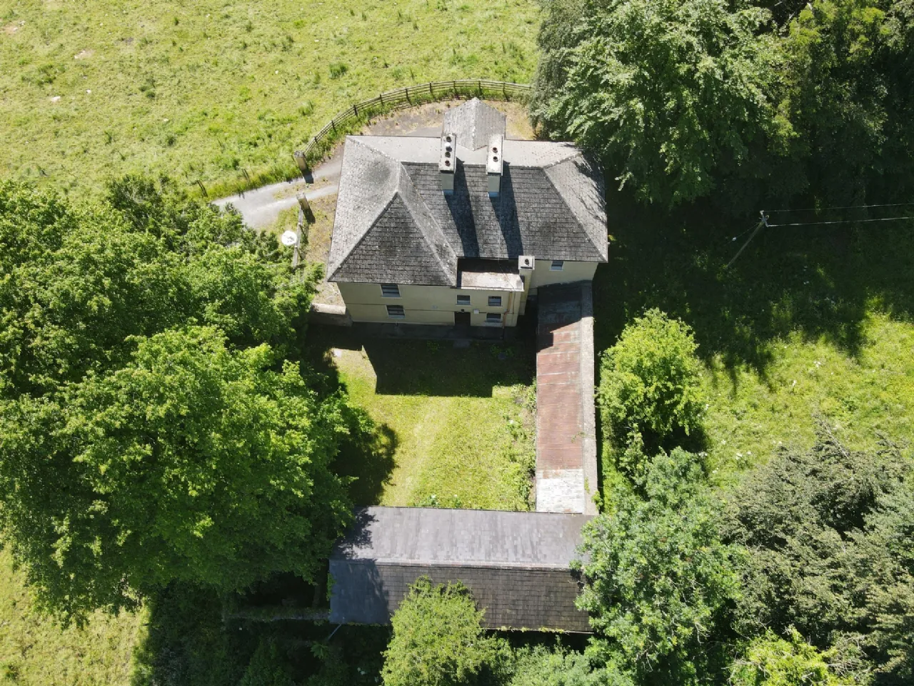 Photo of Parochial House, Carricklom, Hillstreet, Carrick-On-Shannon, Co. Roscommon, N41 VX84