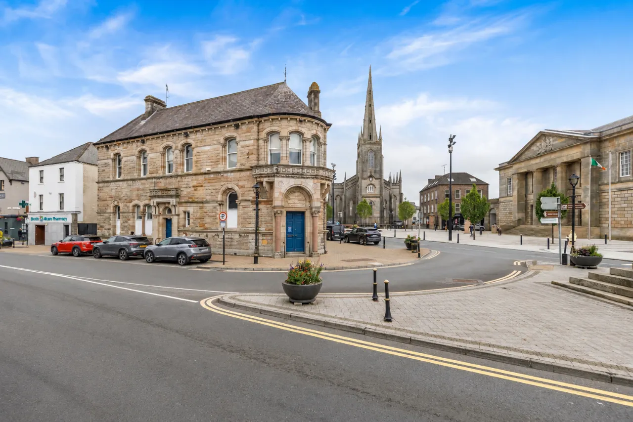Photo of Former Bank Of Ireland, Church Square, Monaghan, H18YR71