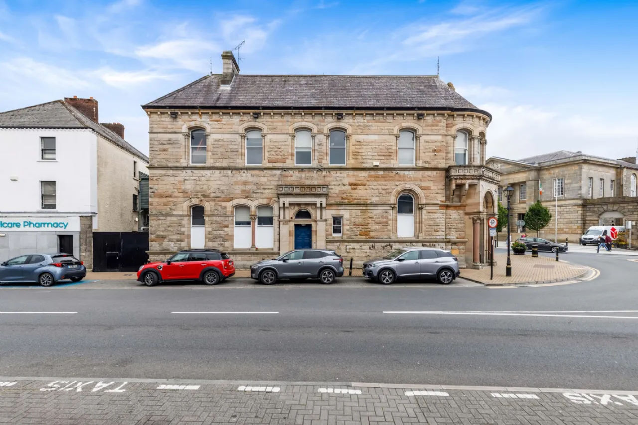 Photo of Former Bank Of Ireland, Church Square, Monaghan, H18YR71