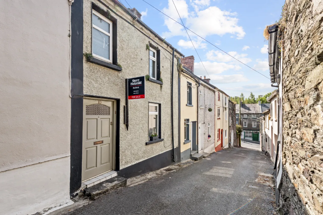 Photo of 10 Chapel Lane, New Ross, Co. Wexford, Y34 WA26