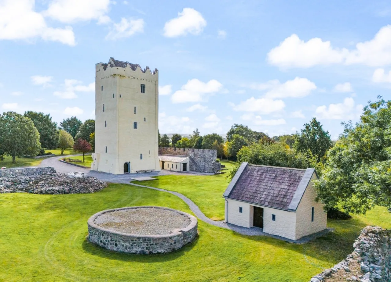 Photo of Ballytarsna Castle, Ballytarsna, Cashel, Co. Tipperary, E25 TX39