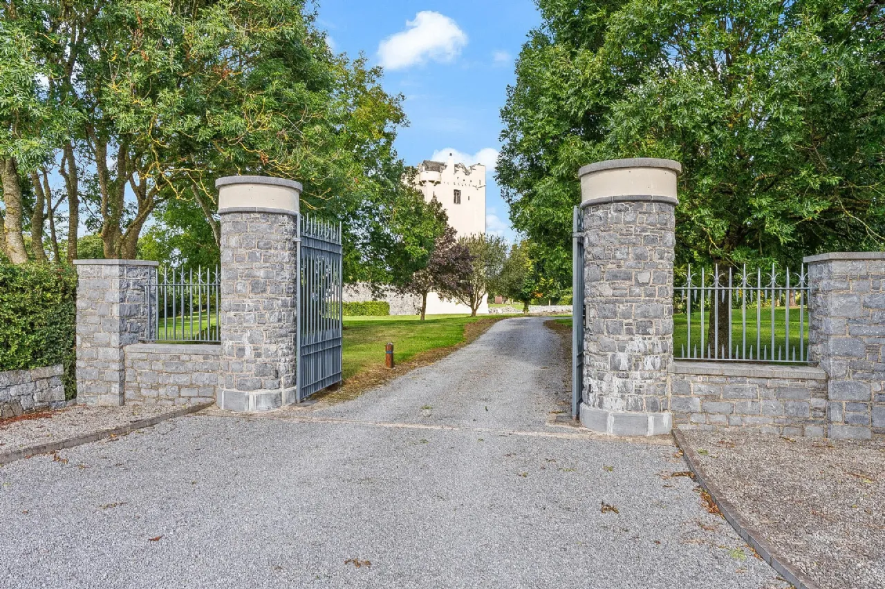 Photo of Ballytarsna Castle, Ballytarsna, Cashel, Co. Tipperary, E25 TX39