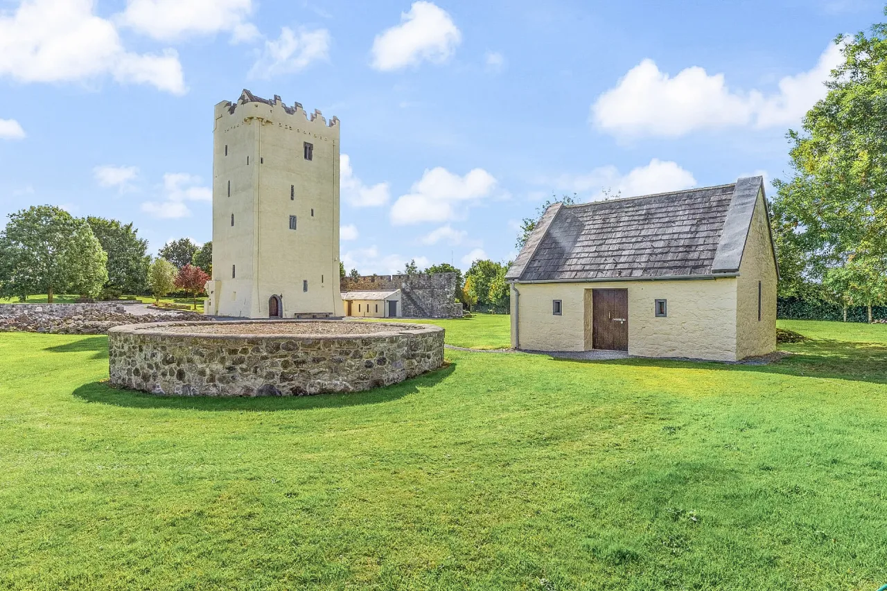 Photo of Ballytarsna Castle, Ballytarsna, Cashel, Co. Tipperary, E25 TX39