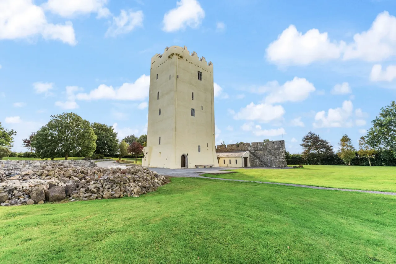 Photo of Ballytarsna Castle, Ballytarsna, Cashel, Co. Tipperary, E25 TX39