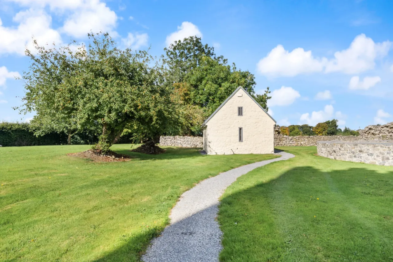 Photo of Ballytarsna Castle, Ballytarsna, Cashel, Co. Tipperary, E25 TX39